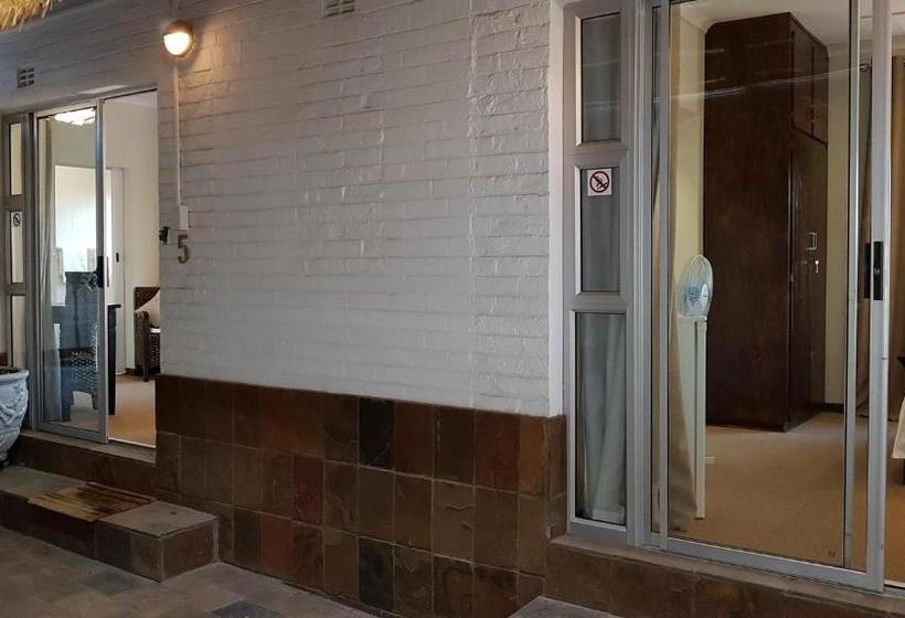 ペンション The Hut