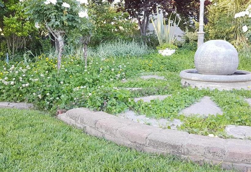 ペンション The Hut