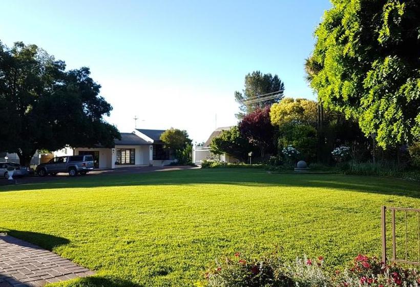 ペンション The Hut