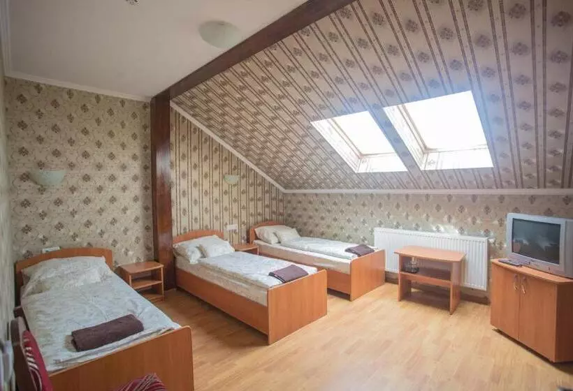 Praktik Hotel & Restaurant