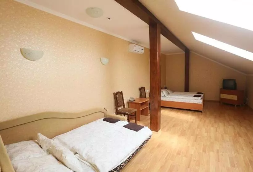 Praktik Hotel & Restaurant