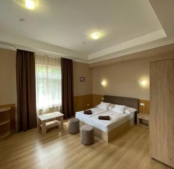 Praktik Hotel & Restaurant