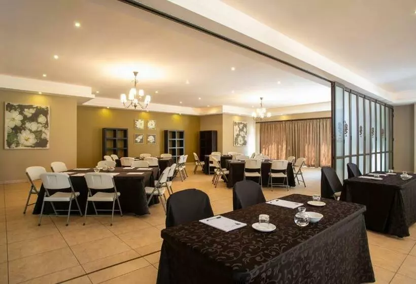 Aamiaismajoitus (B&B) Bluegum Country Lodge