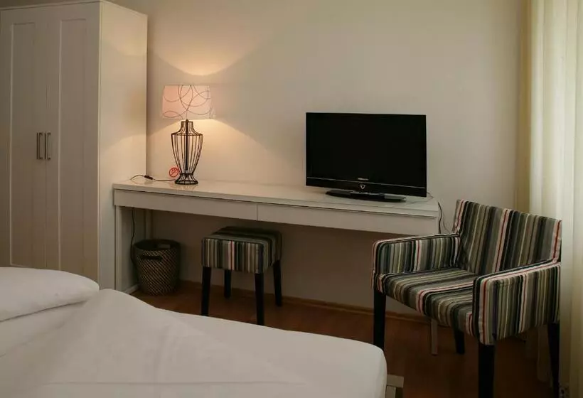 Hotelli Landhaus Tauber