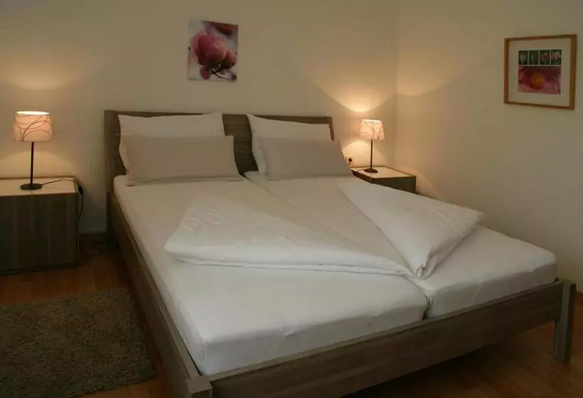 Hotelli Landhaus Tauber