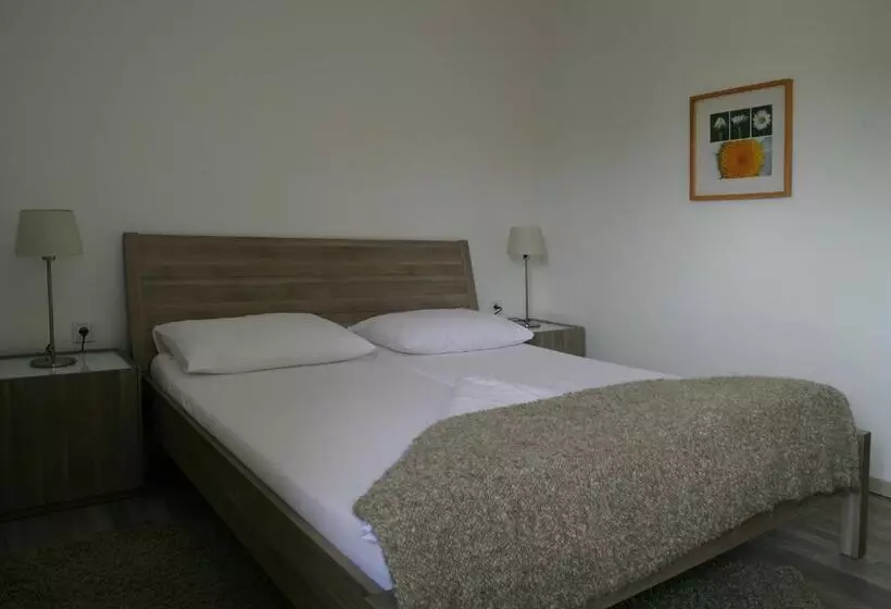 Hotelli Landhaus Tauber