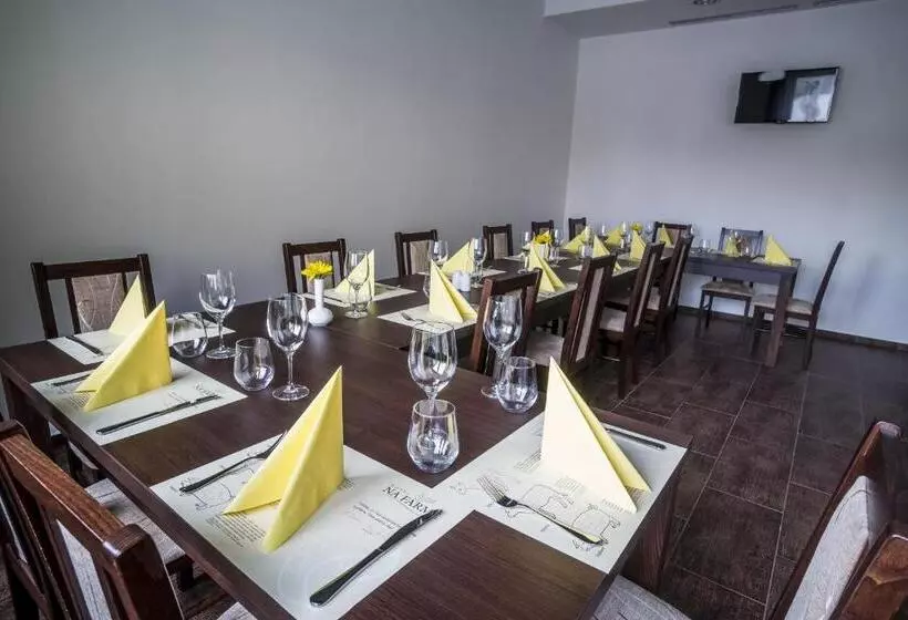 هتل Na Farmě Choťovice