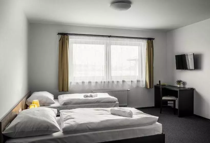 هتل Na Farmě Choťovice