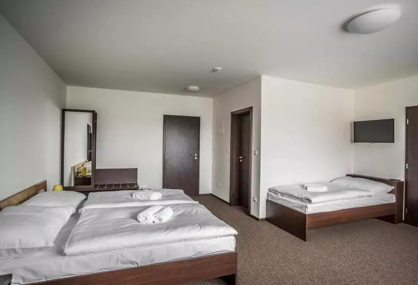 هتل Na Farmě Choťovice