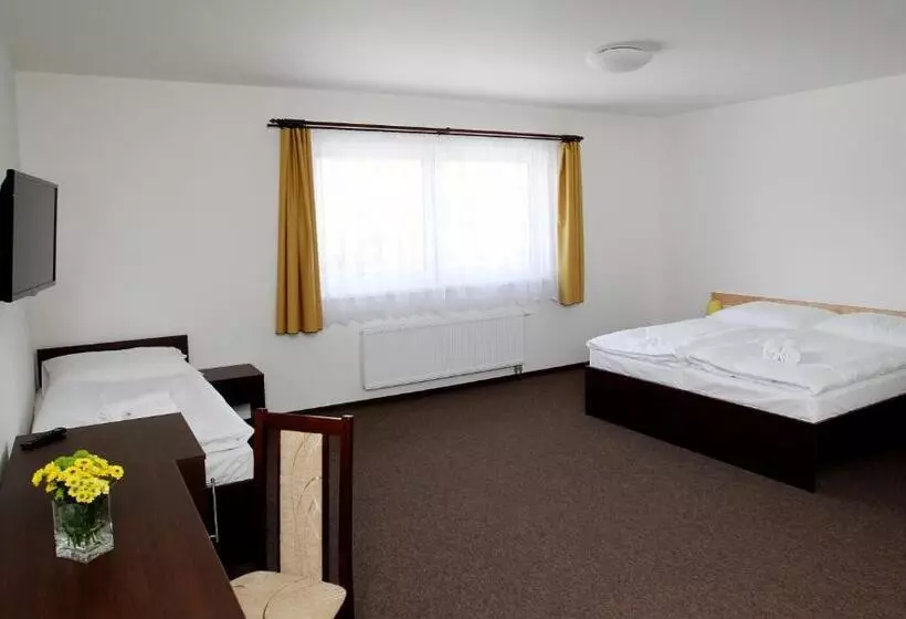 هتل Na Farmě Choťovice