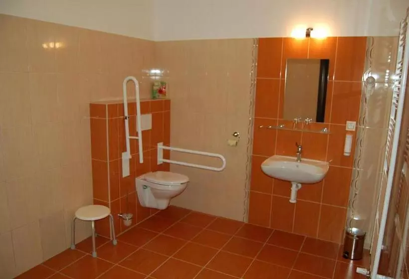 هتل Na Farmě Choťovice