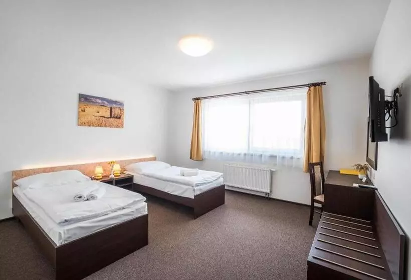 هتل Na Farmě Choťovice