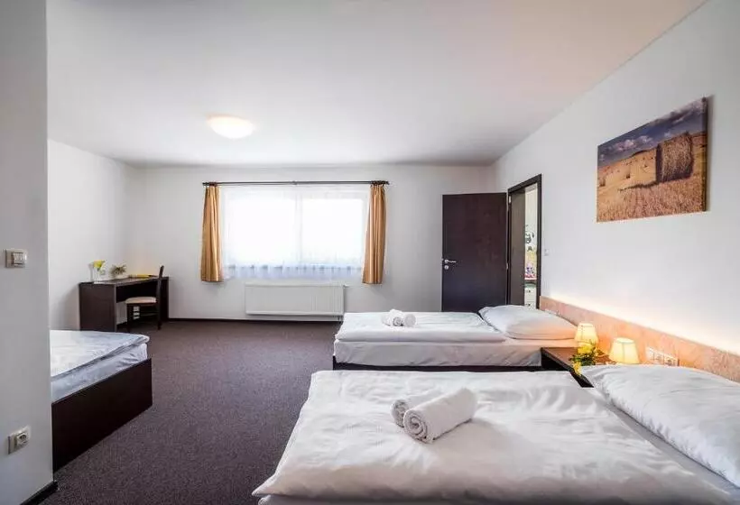 هتل Na Farmě Choťovice