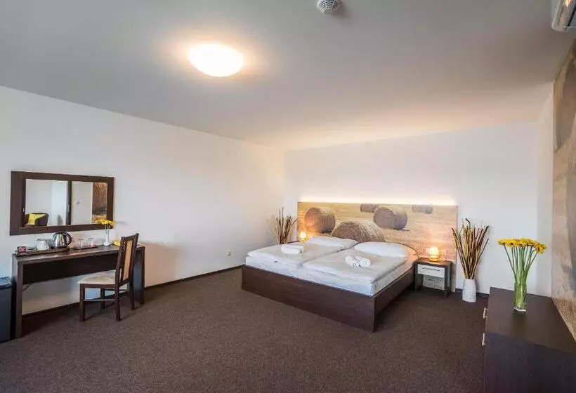 هتل Na Farmě Choťovice