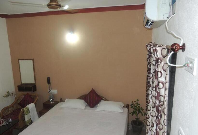 בית מלון כפרי Surya Inn