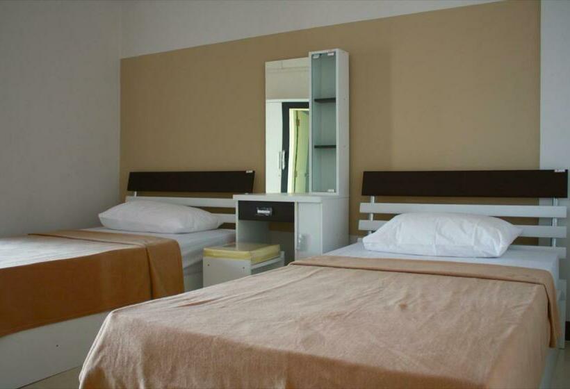 Мотель Baanbudsarin Apartment