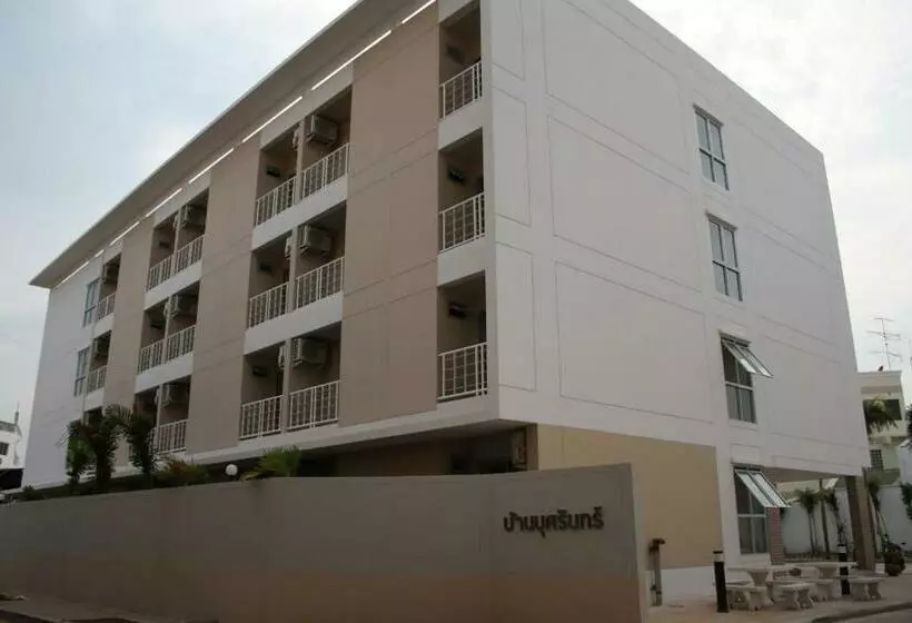 モーテル Baanbudsarin Apartment