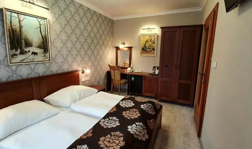 Majatalo Penzión Kastiel Hanus