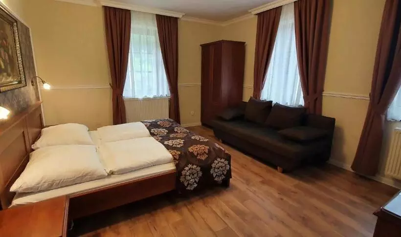 Majatalo Penzión Kastiel Hanus