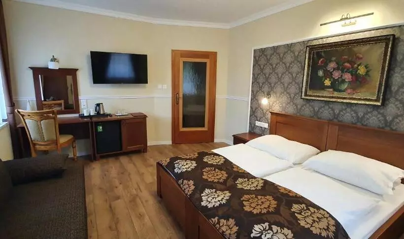 Majatalo Penzión Kastiel Hanus