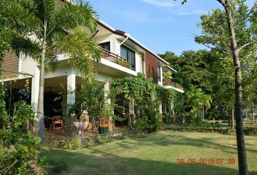 بنسيون Rimtalay Angsila Guesthouse