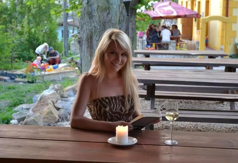 Majatalo U Zlate Brany Cesky Raj