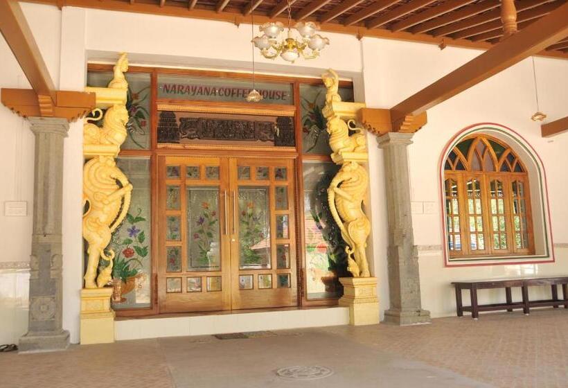 호스텔 Chettinaadu Narayana Inn
