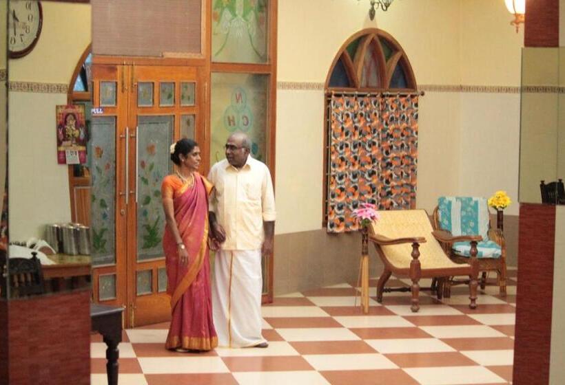 호스텔 Chettinaadu Narayana Inn