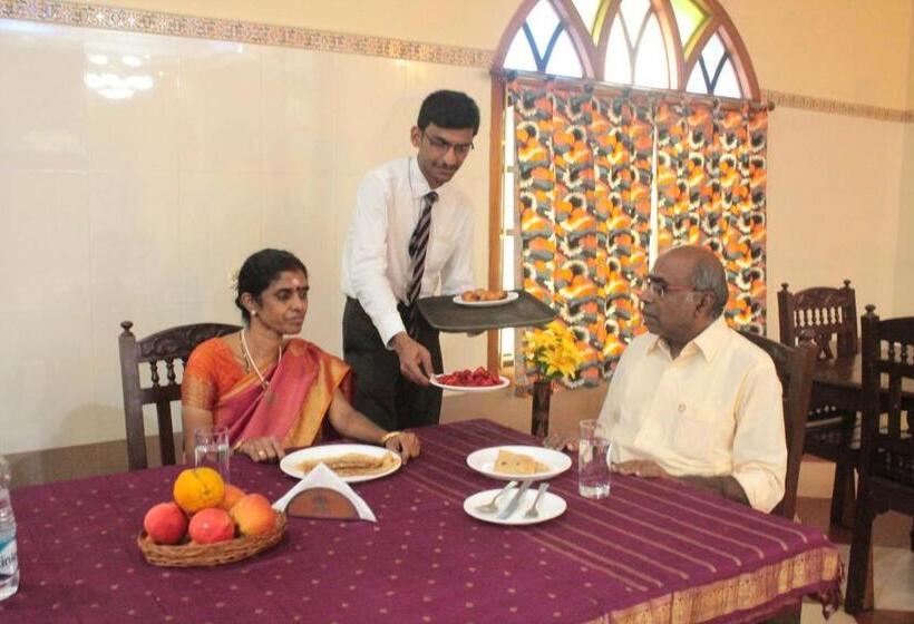 호스텔 Chettinaadu Narayana Inn