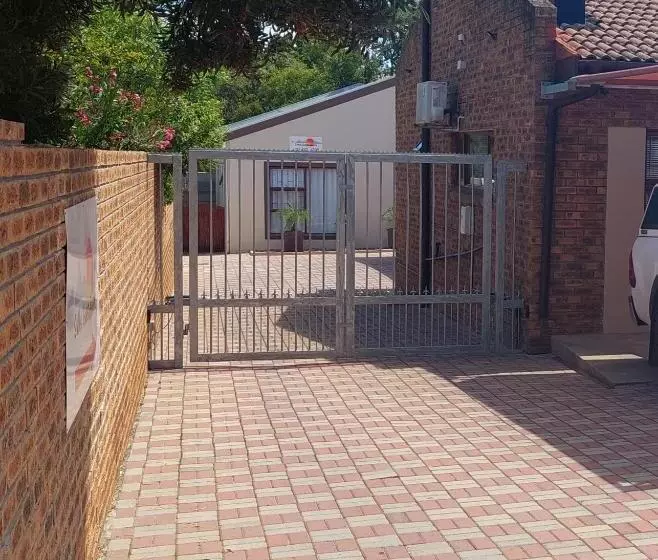 Aamiaismajoitus (B&B) Sunel's Guest Rooms