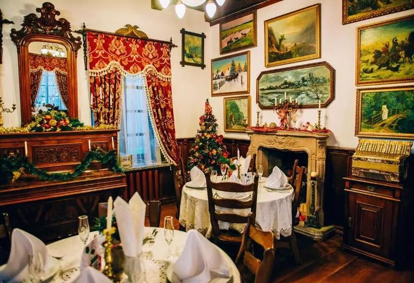 هتل Antique House