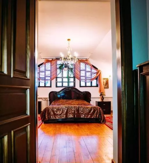 هتل Antique House