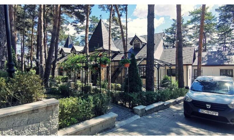 Hotel Complex Parc Pini Moinesti