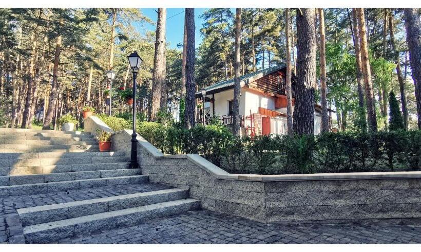 Hotel Complex Parc Pini Moinesti