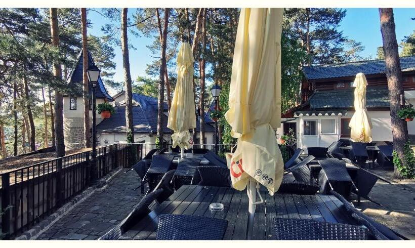 Hotel Complex Parc Pini Moinesti