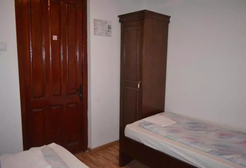 Hotelli Complex Parc Pini Moinesti