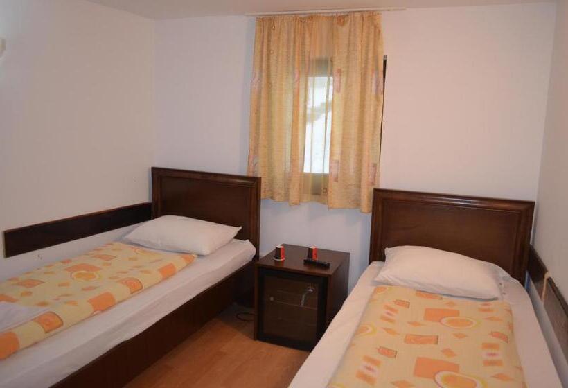 Hotel Complex Parc Pini Moinesti