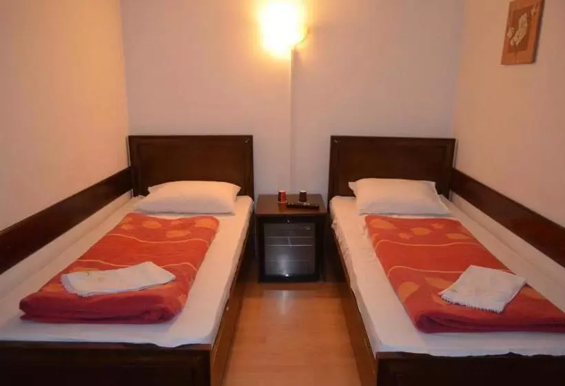 Hotelli Complex Parc Pini Moinesti