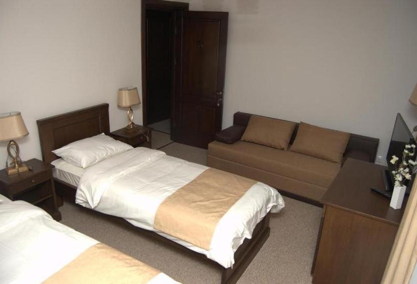 Hotel Complex Parc Pini Moinesti