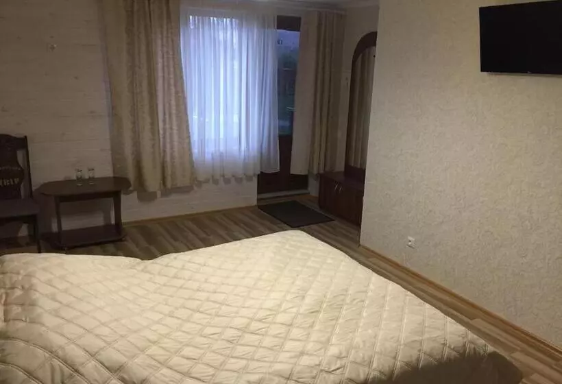 Hotelli Podilskii Dvir