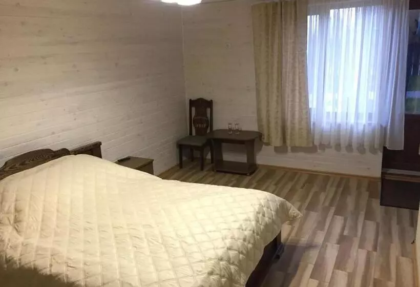 Hotelli Podilskii Dvir