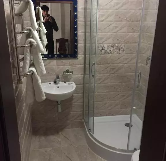 Hotelli Podilskii Dvir