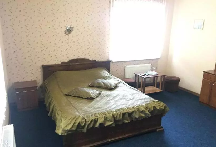 Hotelli Podilskii Dvir