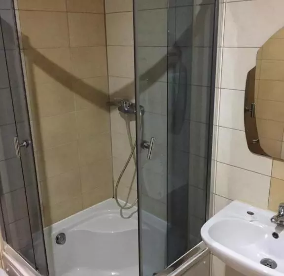 Hotelli Podilskii Dvir