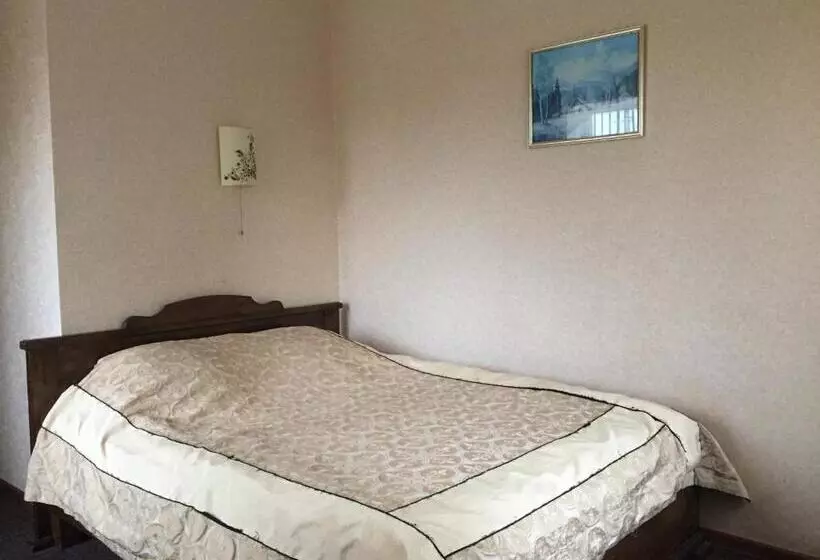 Hotelli Podilskii Dvir