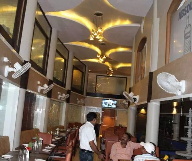 ホテル Pooja International