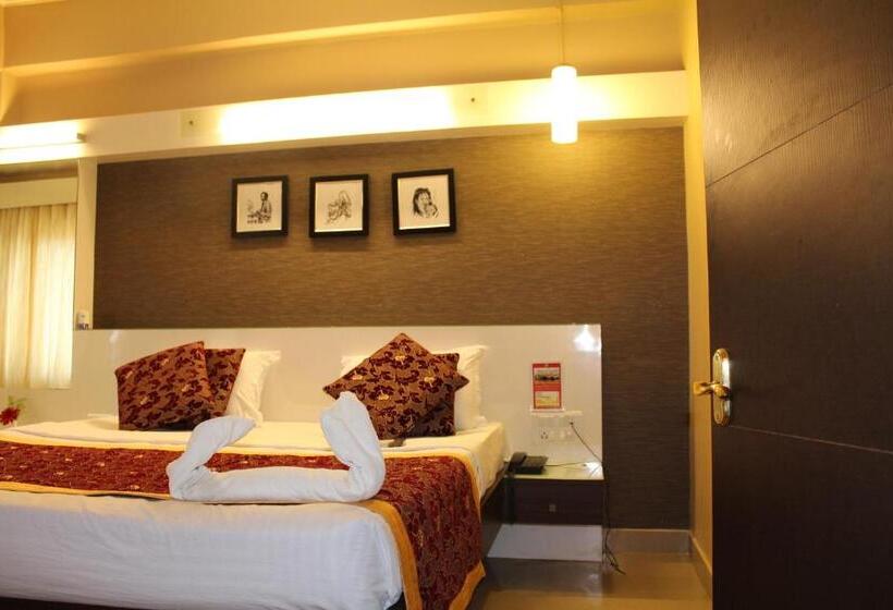 酒店 Pooja International