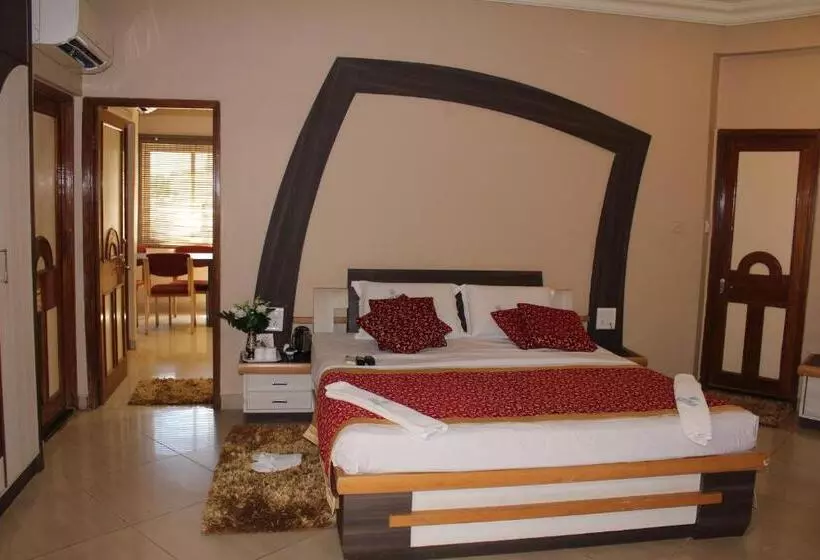 ホテル Pooja International