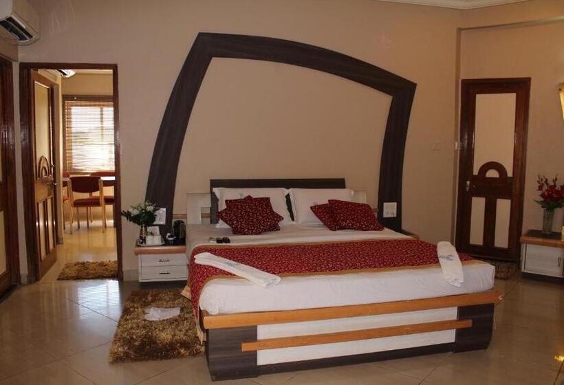 酒店 Pooja International