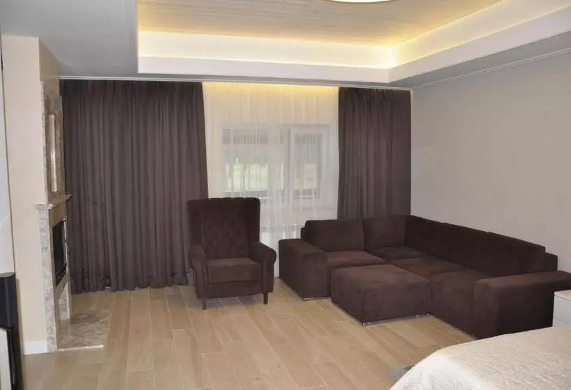 Park Hotel Tihiy Les